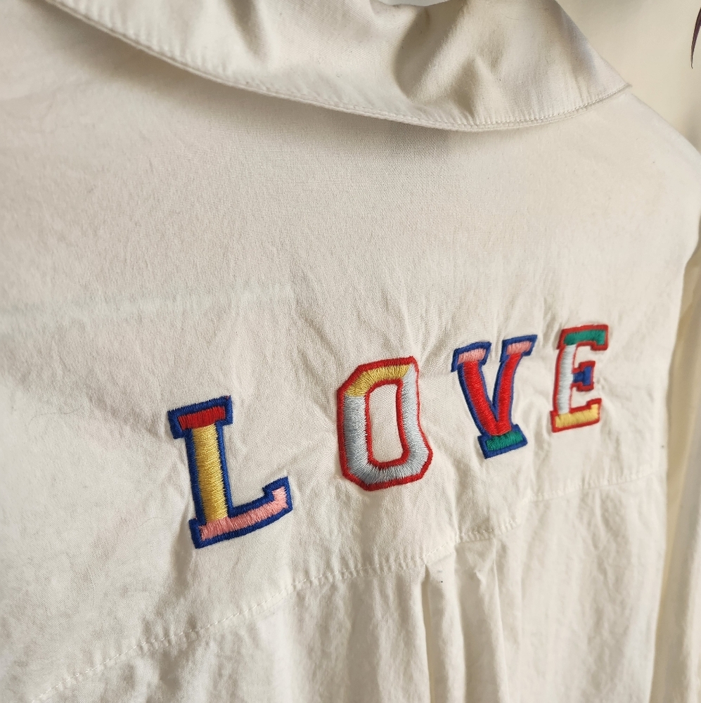Embroidered LOVE Button Up ❤️ - Picture 4 of 5